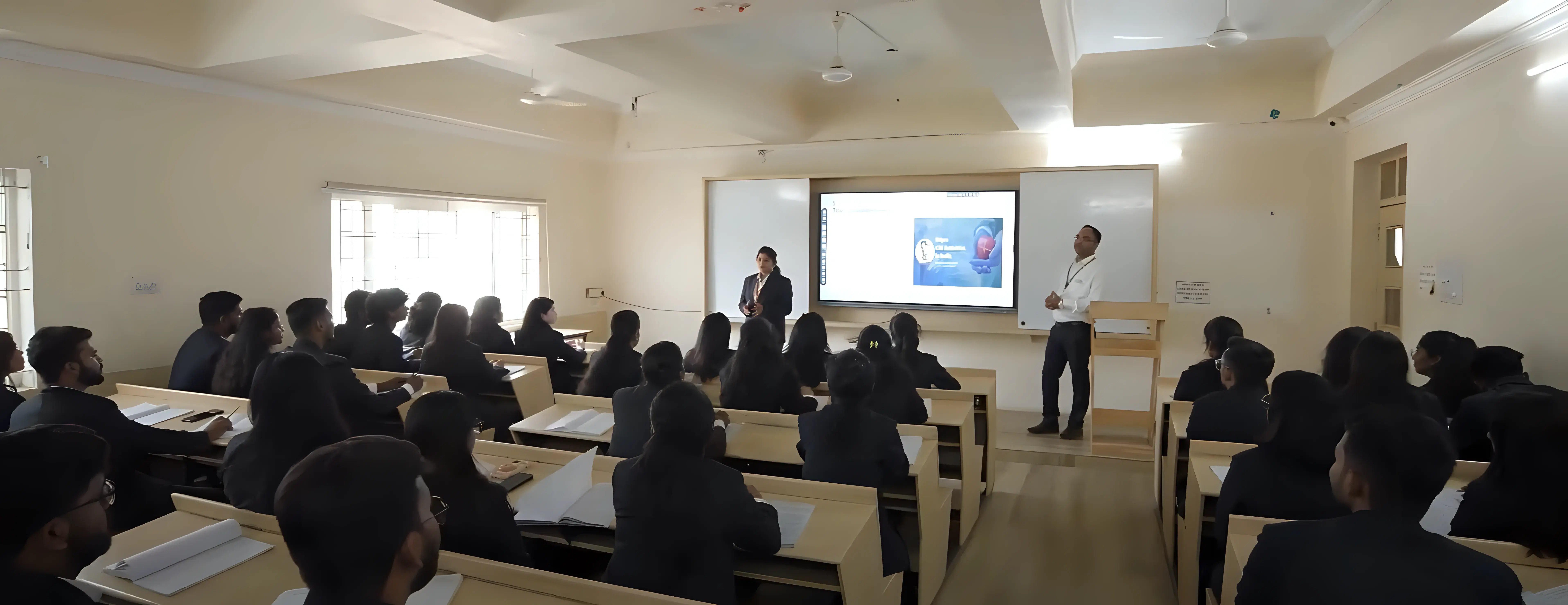 Vishwa Vishwani Institute of Systems and Management Hyderabad Classroom photo 3